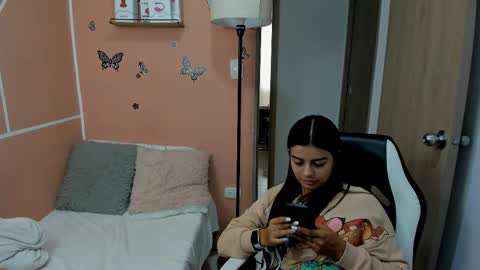 Snapshot of valerihouse chatting on 03.06.25 Juli C online show from 03.06.25