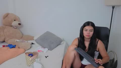 Snapshot of valerihouse chatting on 09.11.25 Juli C online show from 09.11.25