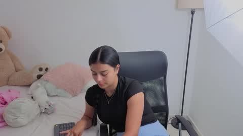 Snapshot of valerihouse chatting on 09.25.25 Juli C online show from 09.25.25