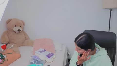 Snapshot of valerihouse chatting on 09.30.25 Juli C online show from 09.30.25