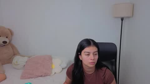 Snapshot of valerihouse chatting on 10.03.25 Juli C online show from 10.03.25