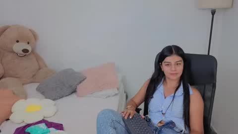 Snapshot of valerihouse chatting on 10.04.25 Juli C online show from 10.04.25