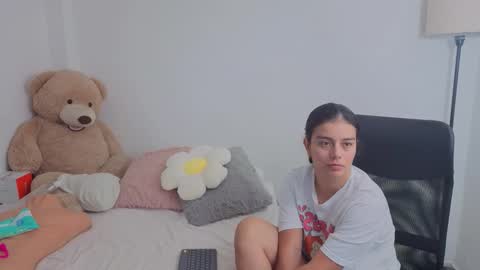 Snapshot of valerihouse chatting on 10.10.25 Juli C online show from 10.10.25