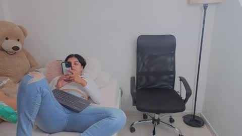 Snapshot of valerihouse chatting on 10.16.25 Juli C online show from 10.16.25