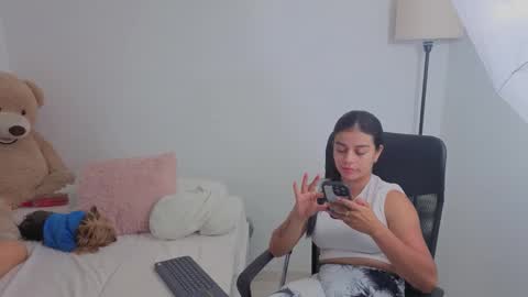 Snapshot of valerihouse chatting on 10.17.25 Juli C online show from 10.17.25