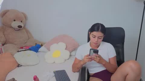 Snapshot of valerihouse chatting on 10.18.25 Juli C online show from 10.18.25