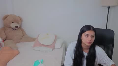 Snapshot of valerihouse chatting on 10.21.25 Juli C online show from 10.21.25