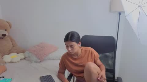 Snapshot of valerihouse chatting on 10.23.25 Juli C online show from 10.23.25