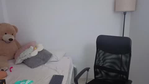 Snapshot of valerihouse chatting on 11.02.25 Juli C online show from 11.02.25