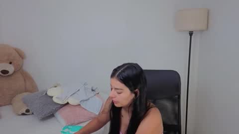 Snapshot of valerihouse chatting on 11.13.25 Juli C online show from 11.13.25