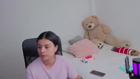 Snapshot of valerihouse chatting on 12.17.25 Juli C online show from 12.17.25