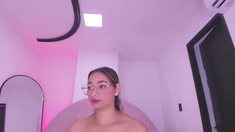 Valeryn online show from 12.17.25