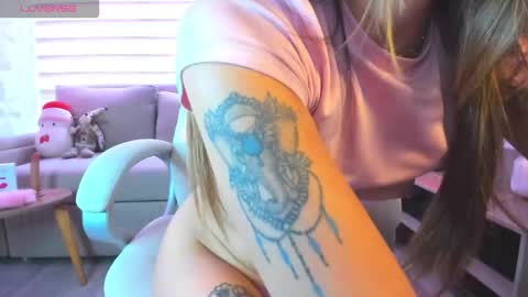 Snapshot of valery__se chatting on 12.15.25 Valery se online show from 12.15.25