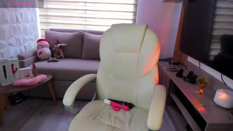 Snapshot of valery__se chatting on 12.19.25 Valery se online show from 12.19.25