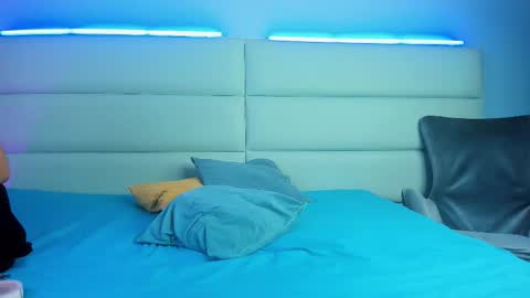 Snapshot of valeryjackzon chatting on 12.23.25 Valery Jackzon online show from 12.23.25