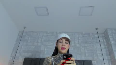 Snapshot of valerykat_ chatting on 10.23.25 valerykat_ online show from 10.23.25