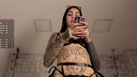 Snapshot of valerykat_ chatting on 12.23.25 valerykat_ online show from 12.23.25