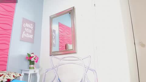 Snapshot of valerynbrown chatting on 12.14.24 valery online show from 12.14.24