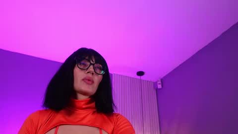 Snapshot of valerynova chatting on 07.18.26 Carla online show from 07.18.26