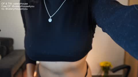 Snapshot of valeryrhouse_ chatting on 12.10.24 All my links here online show from 12.10.24