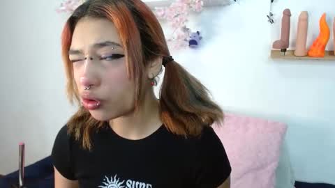 Snapshot of valerysmith18 chatting on 10.30.25 zoe online show from 10.30.25