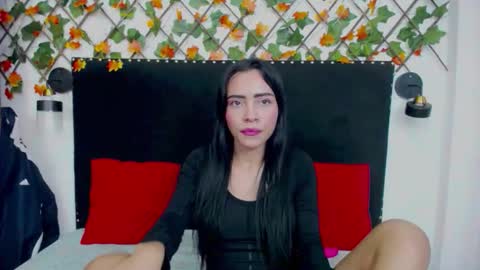 Snapshot of valerythompsonper chatting on 01.11.26 valery online show from 01.11.26