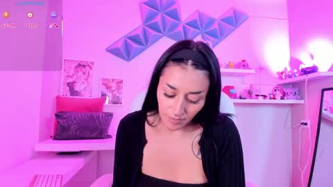Snapshot of valkiria_ponce chatting on 05.25.26 Valkiria online show from 05.25.26