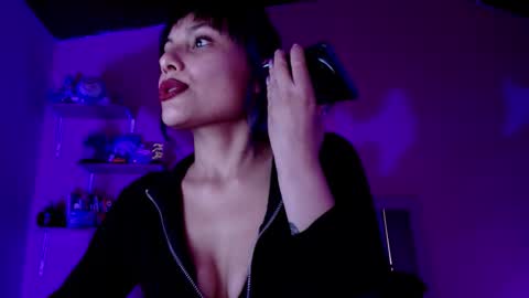 Snapshot of valkiry_ chatting on 11.14.25 valkiry_ online show from 11.14.25