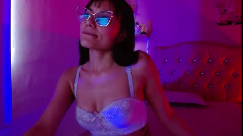 Snapshot of valkiry_ chatting on 11.16.25 valkiry_ online show from 11.16.25