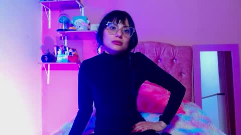 Snapshot of valkiry_ chatting on 12.16.25 valkiry_ online show from 12.16.25