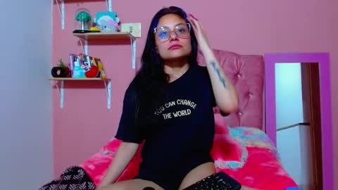 Snapshot of valkiry_ chatting on 12.17.25 valkiry_ online show from 12.17.25