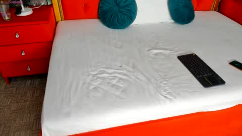 Valerie Val V online show from 10.10.25