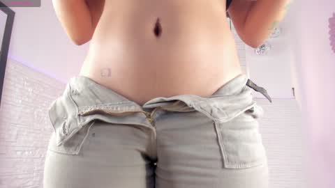 Snapshot of valloletsamar chatting on 12.28.24 Vallolet Peach online show from 12.28.24