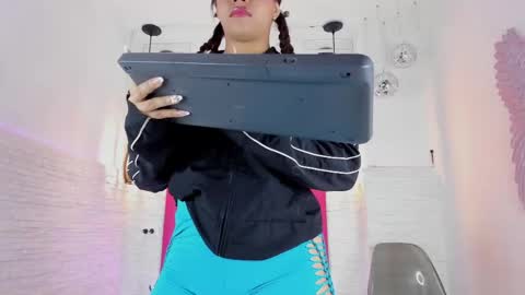 Snapshot of valloletsamar chatting on 02.09.25 Vallolet Peach online show from 02.09.25