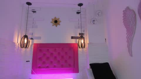 Snapshot of valloletsamar chatting on 02.15.25 Vallolet Peach online show from 02.15.25