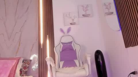 Snapshot of valloletsamar chatting on 09.12.25 Vallolet Peach online show from 09.12.25