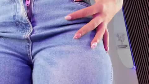 Snapshot of valloletsamar chatting on 02.03.26 Vallolet Peach online show from 02.03.26