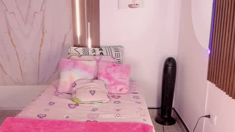 Vallolet Peach  online show from 02.24.26