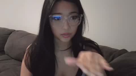 Snapshot of valltorres chatting on 10.28.25 Val Torres online show from 10.28.25