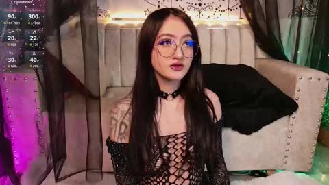 Snapshot of vampy_girl chatting on 10.19.25 Follow me in me ONLYFANS Giselxox online show from 10.19.25