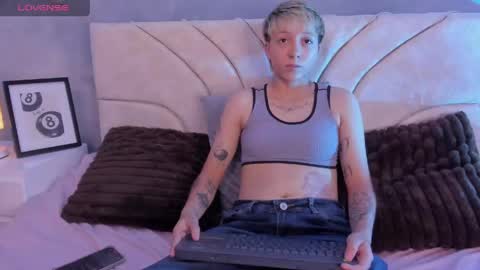 vane_grey online show from 05.26.26