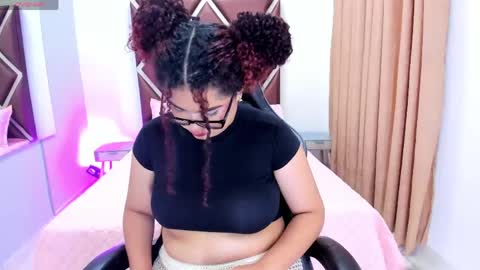 Snapshot of vanesa_coronel chatting on 05.28.26 Vanesa online show from 05.28.26