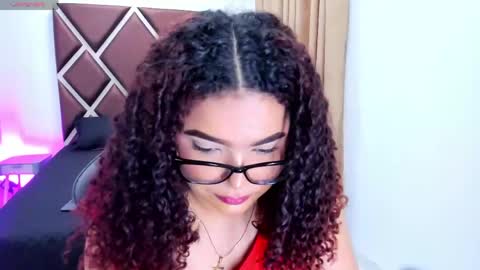 Snapshot of vanesa_coronel chatting on 05.29.26 Vanesa online show from 05.29.26