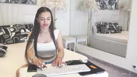Snapshot of vanesadee chatting on 06.19.26 Vanessa online show from 06.19.26