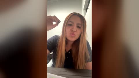 Snapshot of vanesaxd chatting on 12.05.25 Vanessa online show from 12.05.25