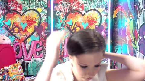 Snapshot of vanessa_love chatting on 10.27.25 Vanessa online show from 10.27.25