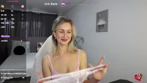 Snapshot of vanessakleiner chatting on 10.30.25 Vanessa online show from 10.30.25