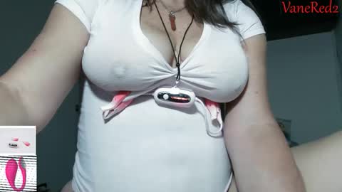 Snapshot of vanessared2 chatting on 12.14.25 Vanesared2 online show from 12.14.25