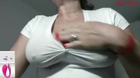 Snapshot of vanessared2 chatting on 03.06.26 Vanesared2 online show from 03.06.26