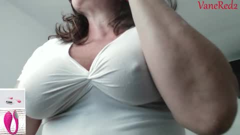 Snapshot of vanessared2 chatting on 03.19.26 Vanesared2 online show from 03.19.26